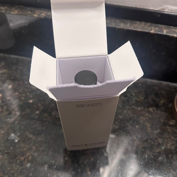 Salt & Stone Santal & Vétiver Body Mist - 3.4oz NIB - Picture 4 of 6